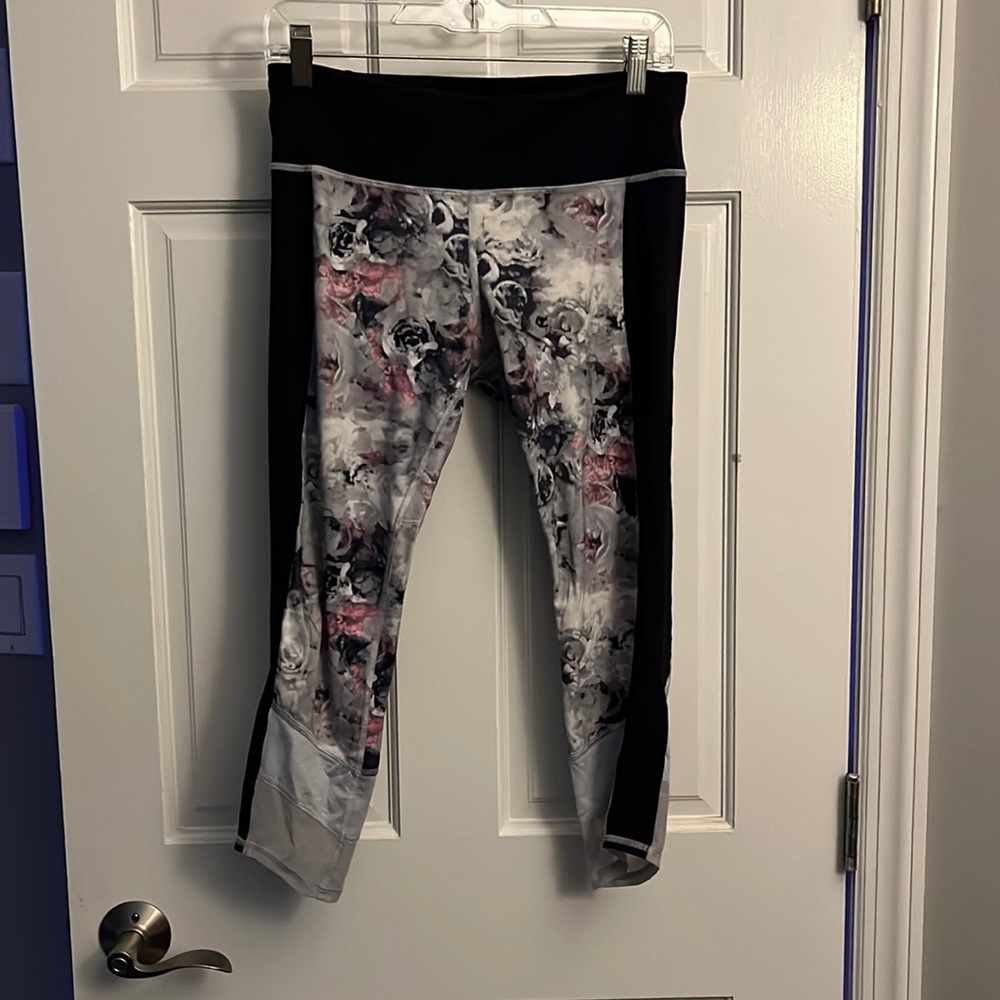 Lulu lemon capri watercolor leggings